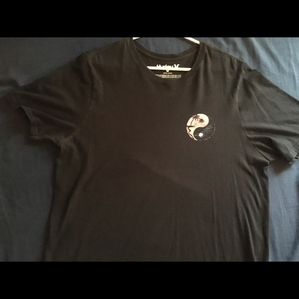 Hurley Core Day & Night Graphic T-shirt